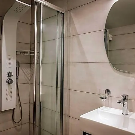 Elizabeth Queen Luxury Hotel 3*