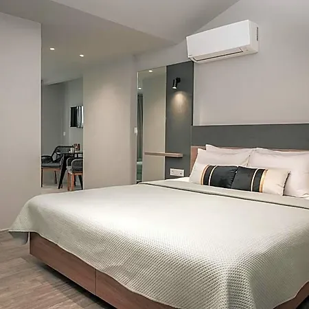 Elizabeth Queen Luxury Hotel 4*