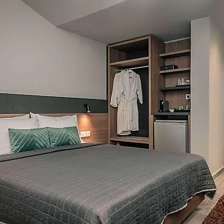 Elizabeth Queen Luxury Hotel 4*